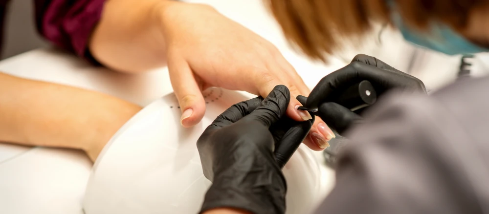 פטרת ציפורניים ובניית ציפורניים